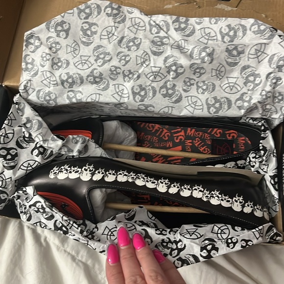 Strange cvlt misfits line women’s size 11 Lydia Flats - Picture 2 of 10